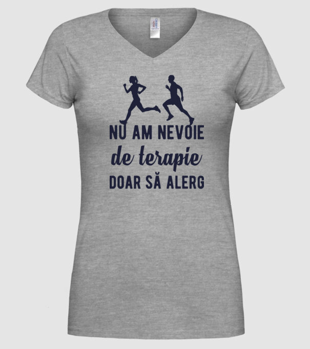 nu am nevoie de terapie, doar să alerg model gri pe tricou