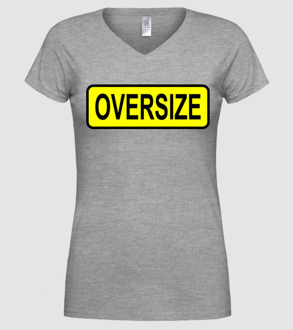 Oversize model gri pe tricou