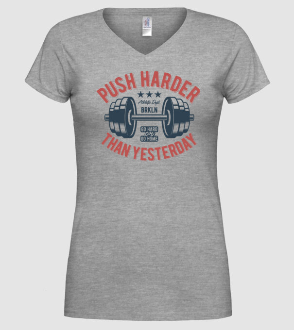 push harder model gri pe tricou