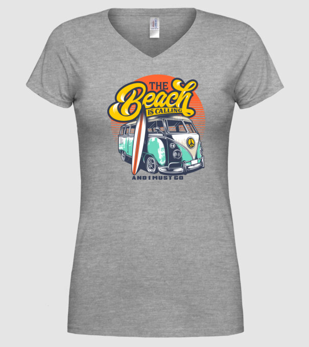 The Beach is Calling model gri pe tricou
