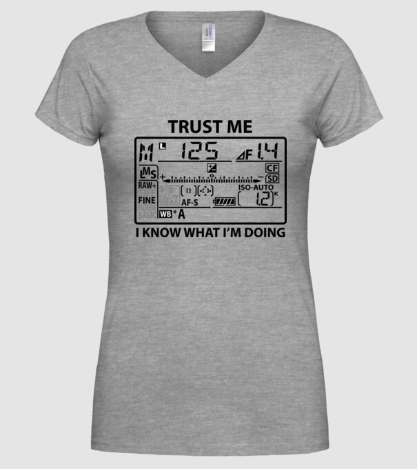 Trust me i'm a photographer model gri pe tricou