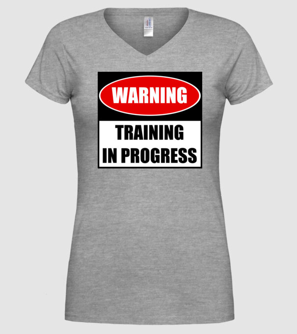 Warning Training In Progress model gri pe tricou