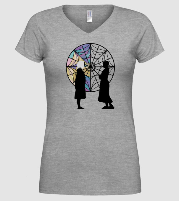 Wednesday and Enid model gri pe tricou