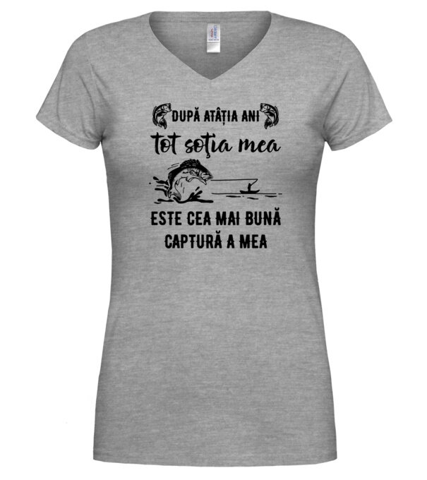  model  pe tricou