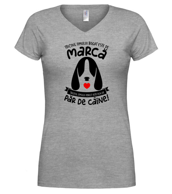  model  pe tricou
