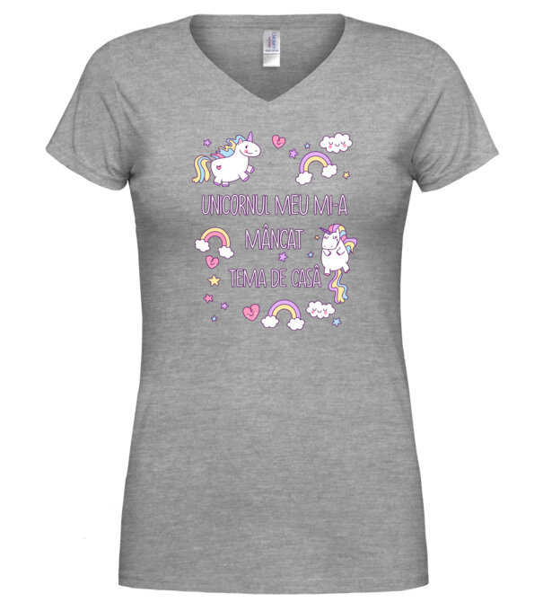  model  pe tricou