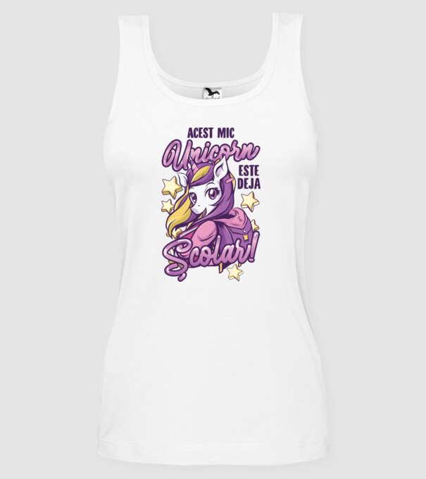 Acest mic unicorn este deja școlar model alb pe tricou