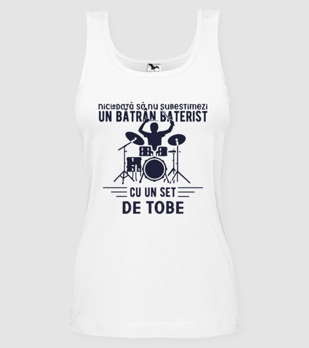 niciodată să nu subestimezi un bătrân baterist cu un set de tobe model alb pe tricou