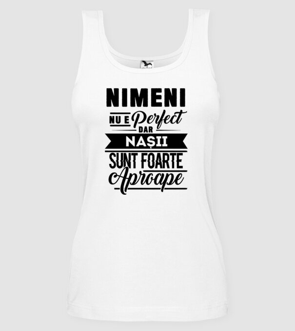 Nimeni nu e perfect, dar nașii sunt foarte aproape model alb pe tricou