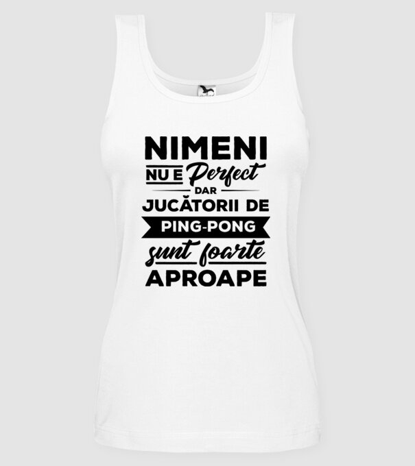 nimeni nu e perfect, dar jucătorii de ping-pong sunt foarte aproape model alb pe tricou