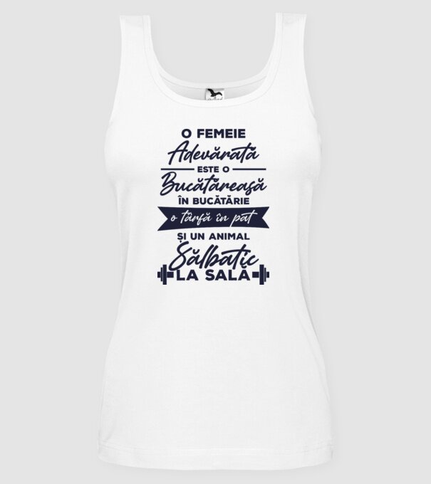 o femeie adevărată este o bucătăreasă în bucătărie, o târfă în pat și un animal sălbatic la sală model alb pe tricou