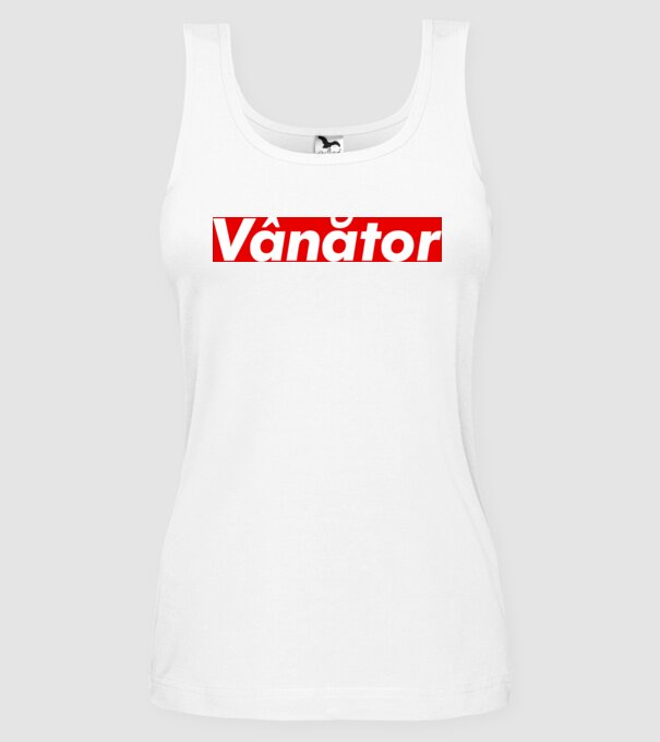 vânător model alb pe tricou