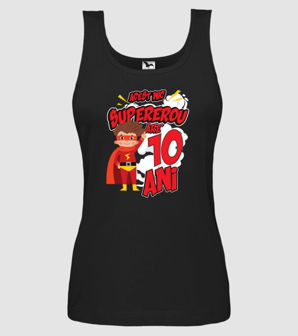 Acest mic supererou are 10 ani model negru pe tricou