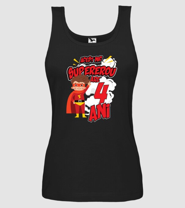 Acest mic supererou are 4 ani model negru pe tricou