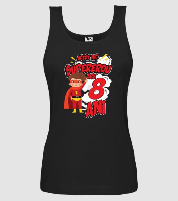 Acest mic supererou are 8 ani model negru pe tricou