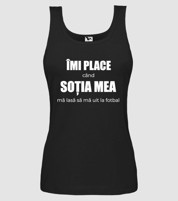 Îmi place când soția mea mă lasă să mă uit la fotbal model negru pe tricou