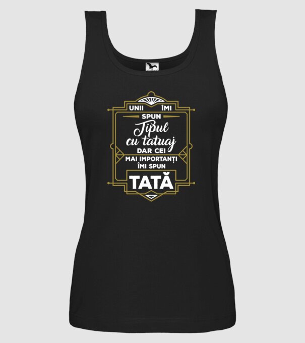 Unii îmi spun tipul cu tatuaj, dar cei mai importanți îmi spun tată model negru pe tricou