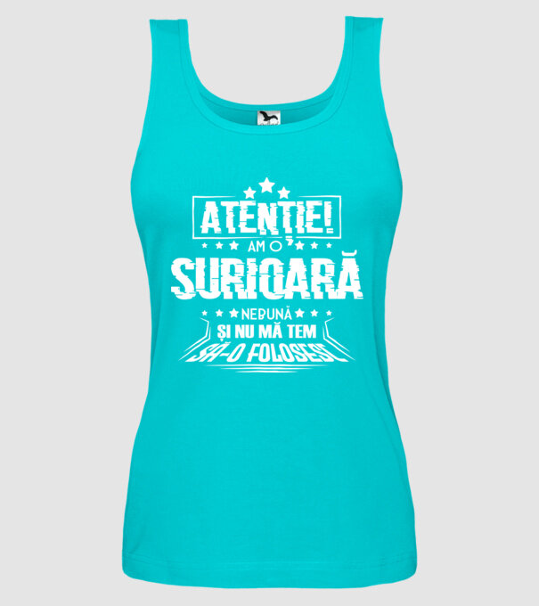 Atenție! Am o surioară nebună și nu mă tem să o folosesc. model turcoaz pe tricou
