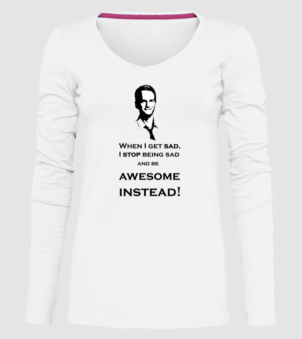 model alb pe tricou