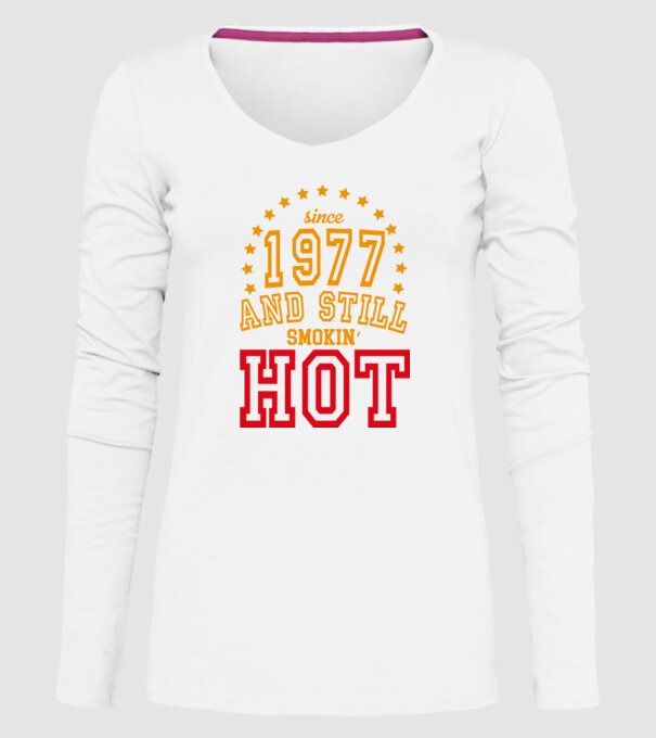 'Since and still smokin'' hot - 1977' model alb pe tricou