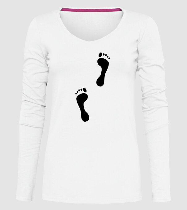 tălpi model alb pe tricou
