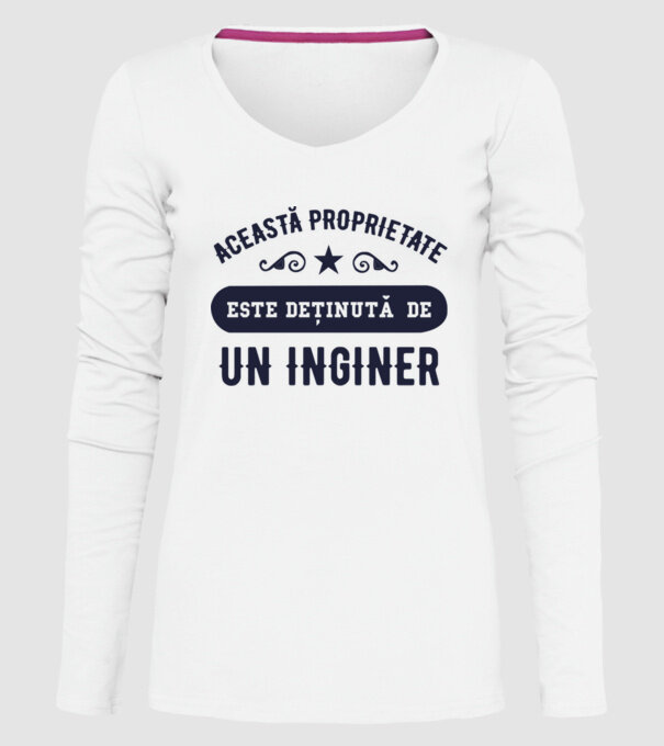 Această proprietate este deținută de un inginer model alb pe tricou