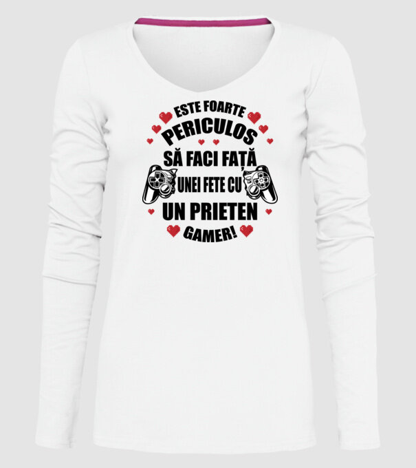 este foarte periculos să faci față unei fete cu un prieten gamer! model alb pe tricou