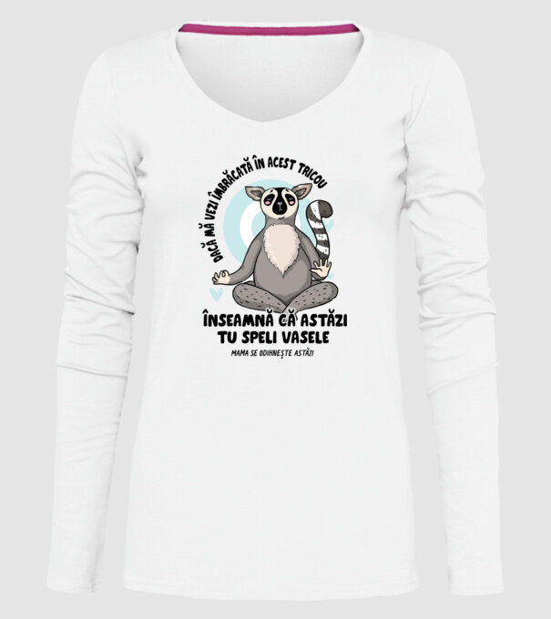 Dacă o vezi îmbrăcată în acest tricou, înseamnă că astăzi tu speli vasele. Mama se odihnește astăzi. model alb pe tricou