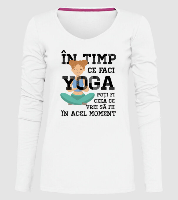 în timp ce faci yoga poți fi ceea ce vrei să fii - în acel moment model alb pe tricou