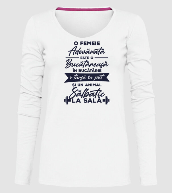 o femeie adevărată este o bucătăreasă în bucătărie, o târfă în pat și un animal sălbatic la sală model alb pe tricou