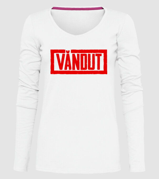 vândut model alb pe tricou