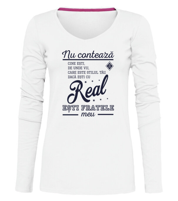  model  pe tricou