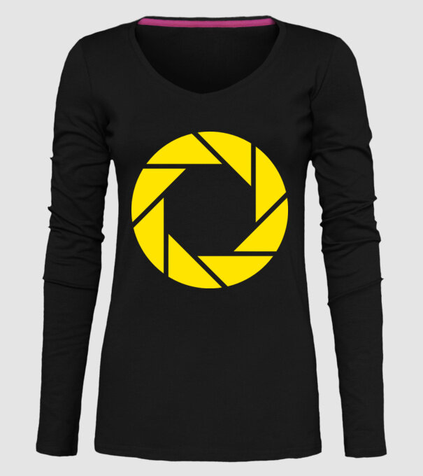 Blende model negru pe tricou