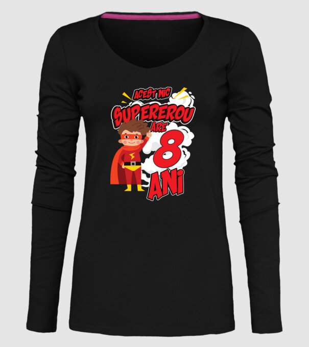 Acest mic supererou are 8 ani model negru pe tricou