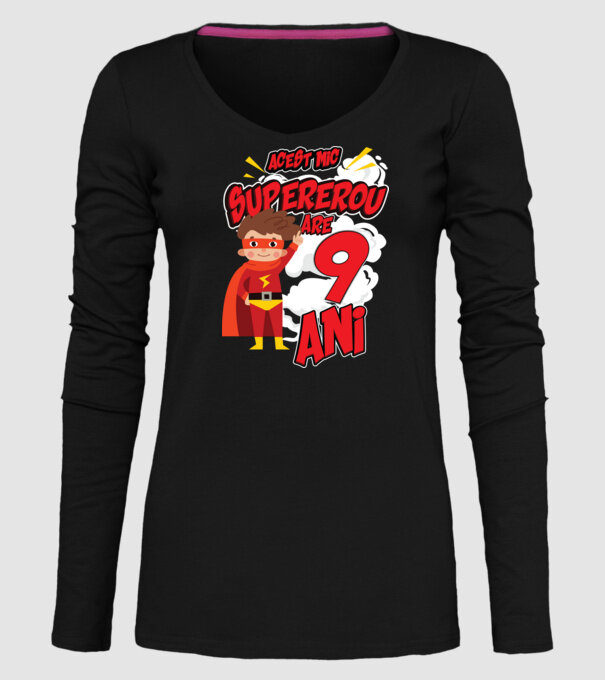 Acest mic supererou are 9 ani model negru pe tricou