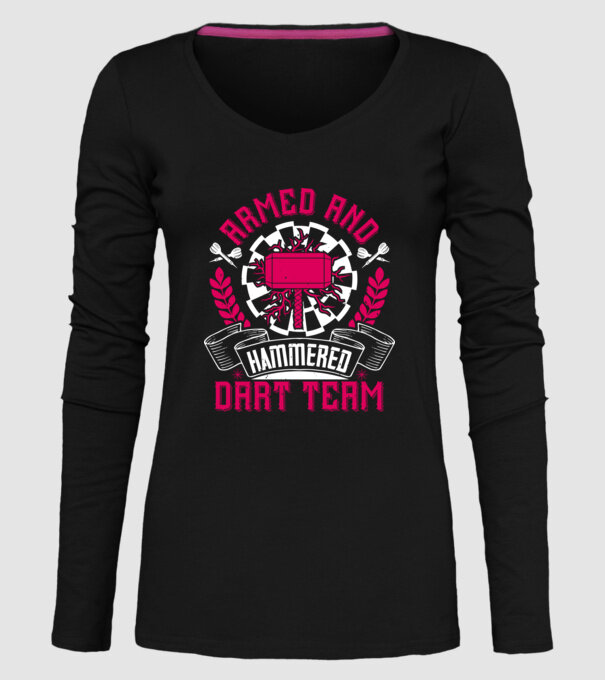 Armed and Hammered dart team model negru pe tricou