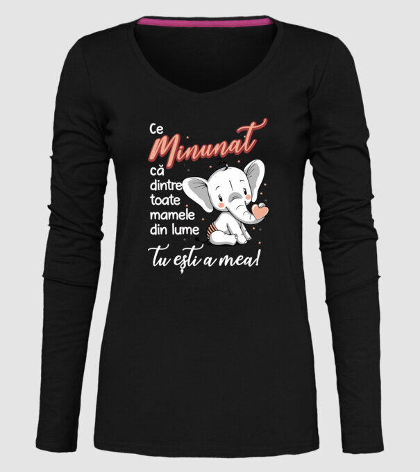 Ce minunat că dintre toate mamele din lume, tu ești a mea! model negru pe tricou