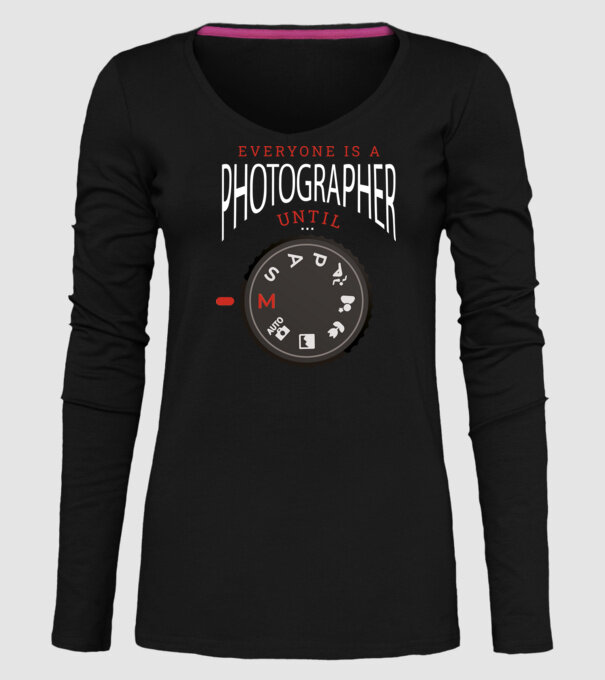 Everyone is a photographer until model negru pe tricou