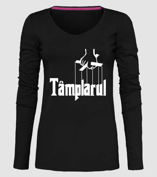 Tâmplarul model negru pe tricou