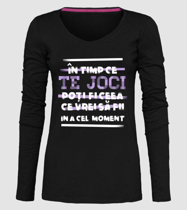 în timp ce te joci poți fi ceea ce vrei să fii - în acel moment model negru pe tricou