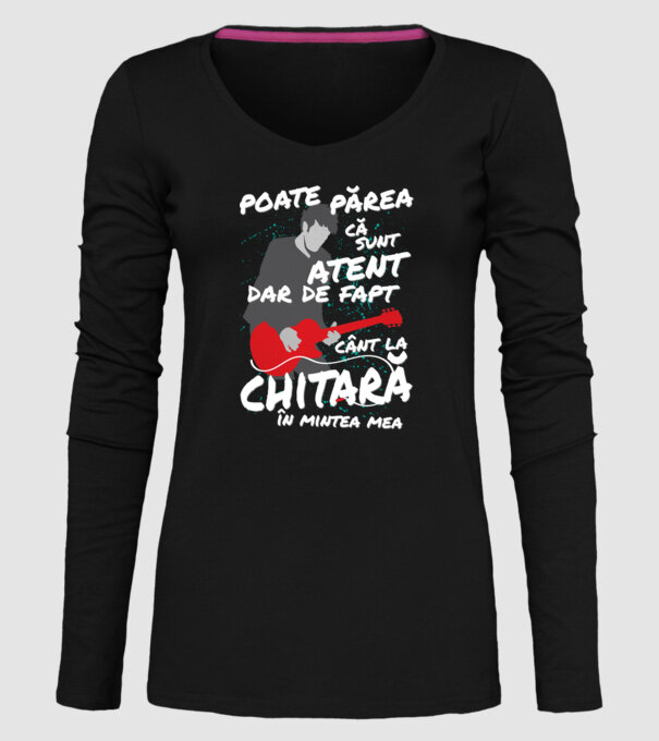 poate părea că sunt atent, dar de fapt cânt la chitară în mintea mea model negru pe tricou