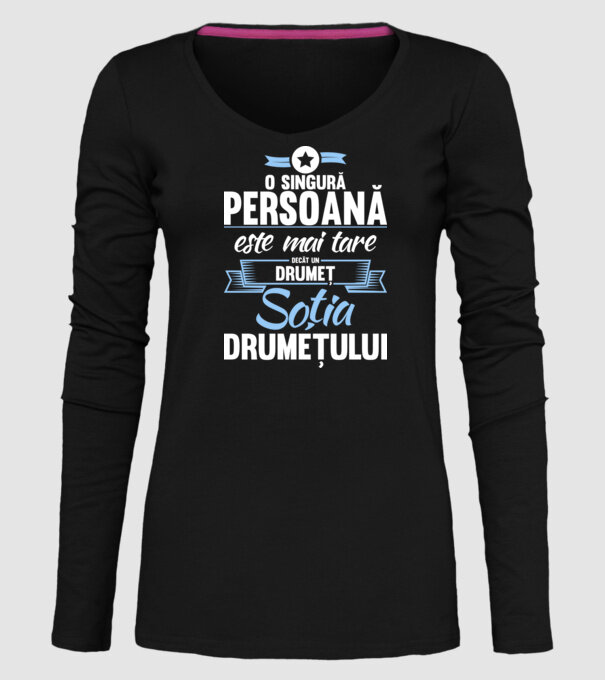 numai o persoană este mai tare decât un amator de drumeții, soția amatorului de drumeții model negru pe tricou
