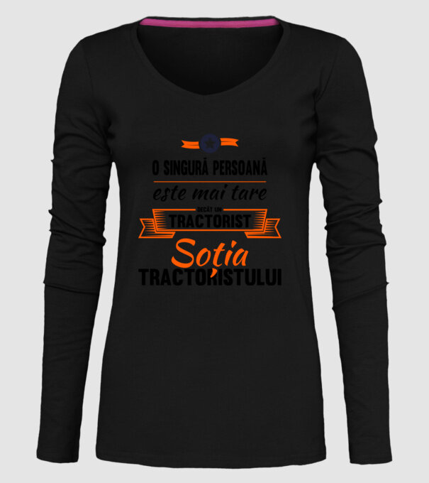O singură persoană este mai tare decât un tractorist, soția tractoristului model negru pe tricou