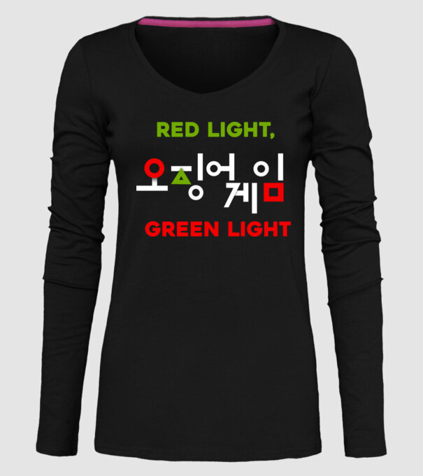 red light green light model negru pe tricou