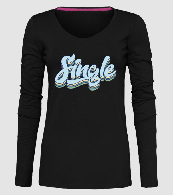 single model negru pe tricou