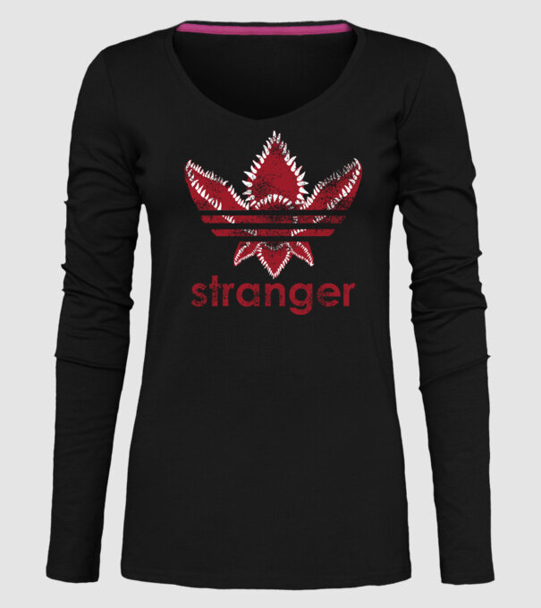 stranger things logo model negru pe tricou