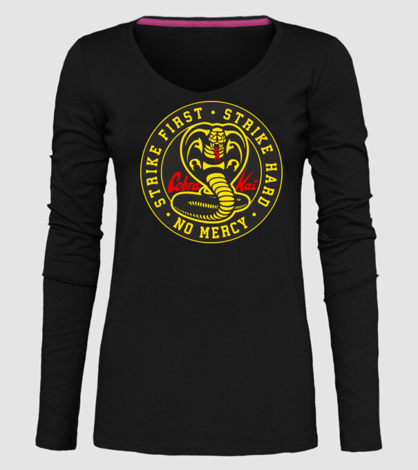 Strike first strike hard cobra kai model negru pe tricou