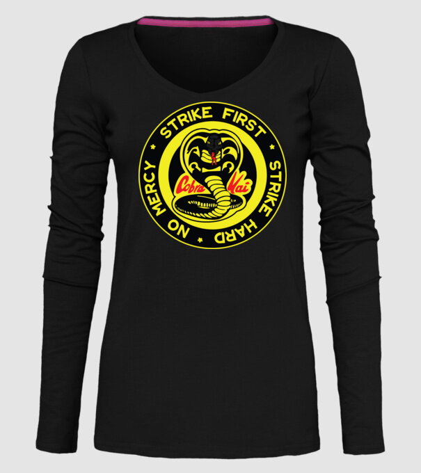 Strike first strike hard logo model negru pe tricou