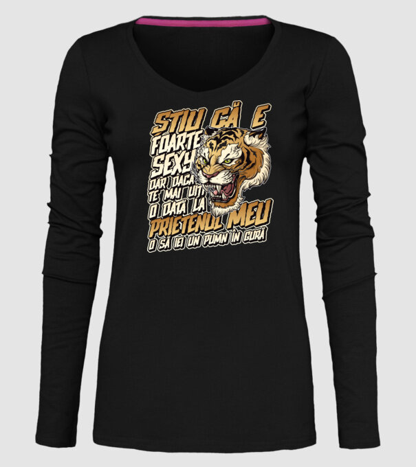 Știu că e foarte sexy, dar dacă te mai uiți o dată la prietenul meu, o să iei un pumn în gură model negru pe tricou