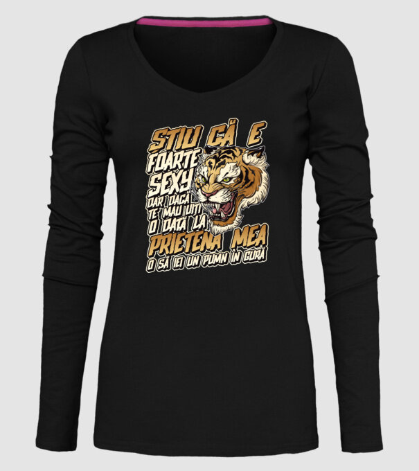 Știu că e foarte sexy, dar dacă te mai uiți o dată la prietena mea, o să iei un pumn în gură model negru pe tricou
